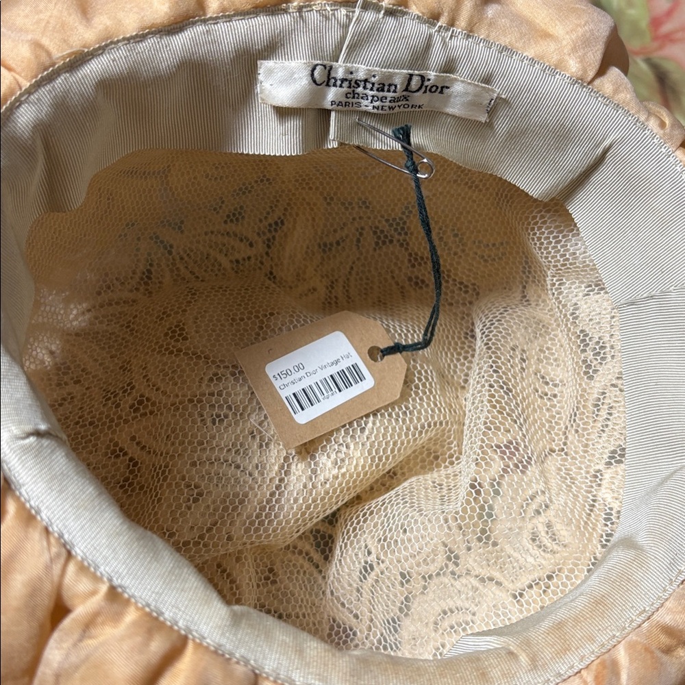 Vintage 1960's NWT Christian Cream Lace Bumper Style Hat bow has flaw - Picture 5 of 14